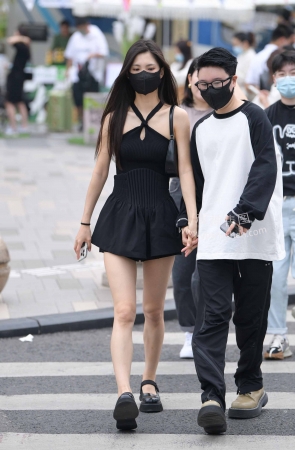 2269-17+66小吊带女友 12P