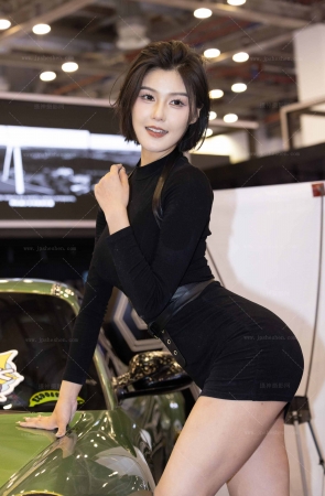 240329-5=30 改装车展上的网红车模程儿 5P