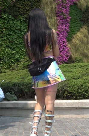 4K – 超性感短衣短裙街拍好身材纹身妹 [1.47 GB]