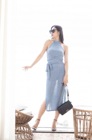 第三篇：蓝色长裙美女