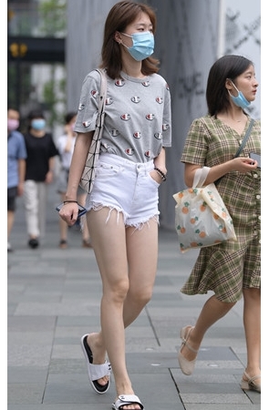 白色热裤妹子(89P)[1.89G/JPG]