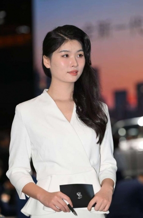 白裙礼仪 [91P1V-1.98GB]