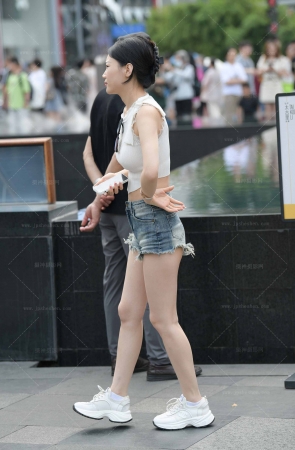 23527-17=77√街拍性感超短热裤穿搭 14P