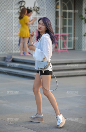 依然能看出，这是一个翘臀