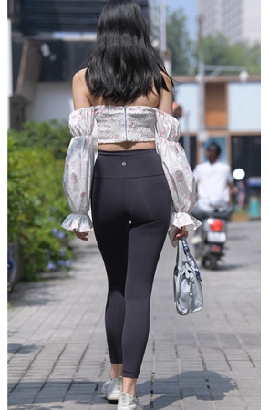 （套图一）漂亮的黑紧裤女孩(360P)[7.41G/JPG]