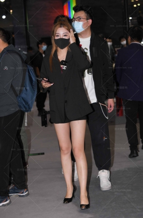 211022-21=51√热裤高跟美女 12P