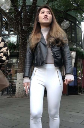 4K-超级紧身白裤极品街拍圆臀美女姐姐第二集 [643 MB]