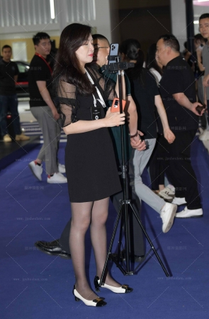 2468-16=135√韵味黑丝轻熟女主播【套图➕视频】 15P