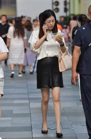 25223-7=69√街头丝袜素人 7P