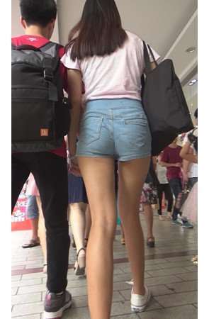 长腿牛仔短裤妹子
