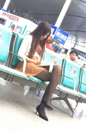 长沙火车站遇见漂亮黑丝高跟美女
