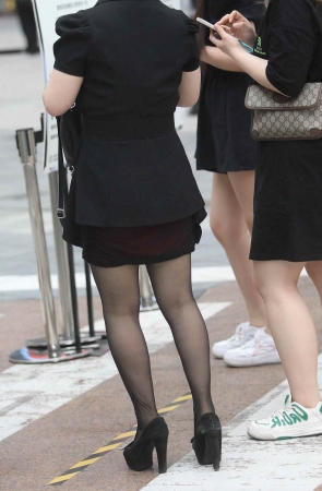 街拍黑丝恨天高