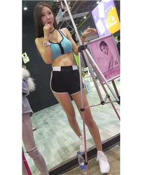 4K-运动热裤性感大长腿丰满网红美女