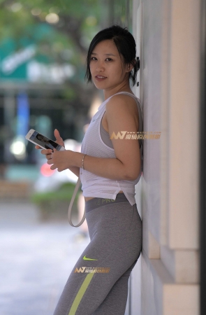 喜欢自拍的瑜伽裤少妇