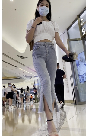 漂亮的牛仔紧身小姐姐