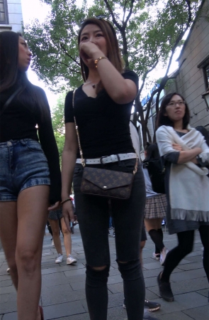 顶级大长腿高跟美女悠闲下午茶