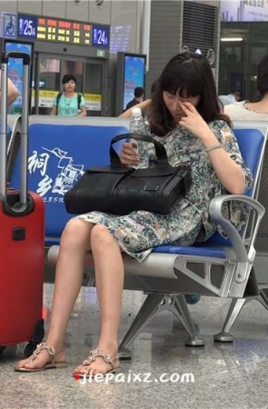 4K – 花裙子凉鞋姑娘 [3.51 GB/MP4]