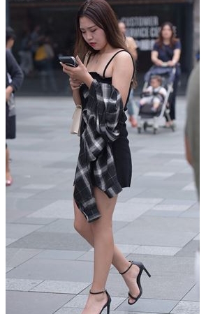 吊带黑裙小姐姐(73P)