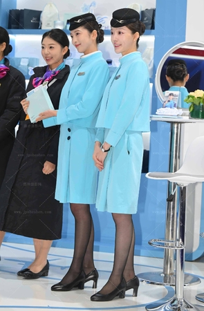 SH25-248-68√厦门空姐-在拍合照呢