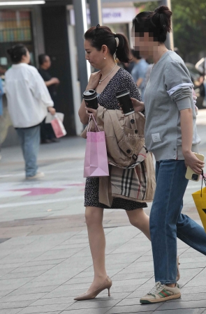 街拍肉丝高跟