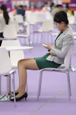 独家原创-售楼处案场肉丝高跟美腿【套图✚视频】 11P