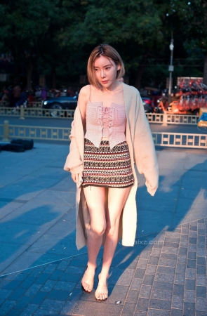 御风街拍&极品美腿美女欣欣裸脚街拍 【套图+视频】