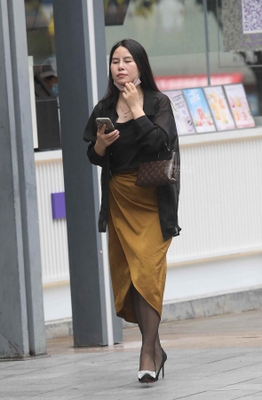 街拍黑丝高跟shufu