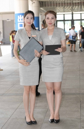 23612-36=39√高级灰通勤装女员工 11P