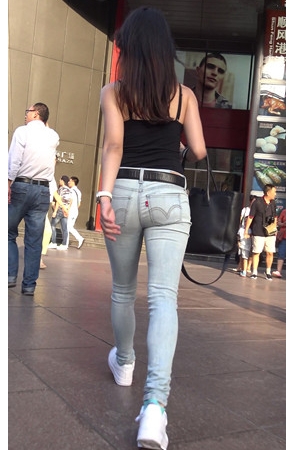 漂亮的紧身牛仔裤MM