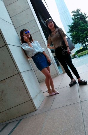 牛仔短裙丝袜高跟鞋性感美女