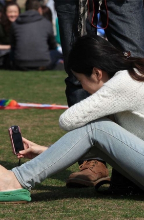 No8 高颜值女孩脱鞋自拍，错过就真的可惜了