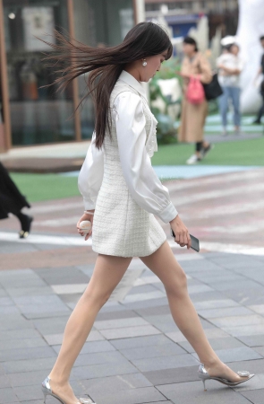 肉丝高跟街拍少妇