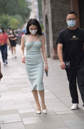 一双性感的高跟鞋