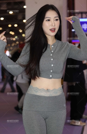 20250328灰色裤子丰腴美眉