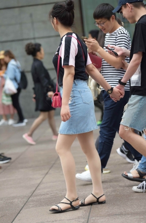 朴实无华一组街拍丝袜图