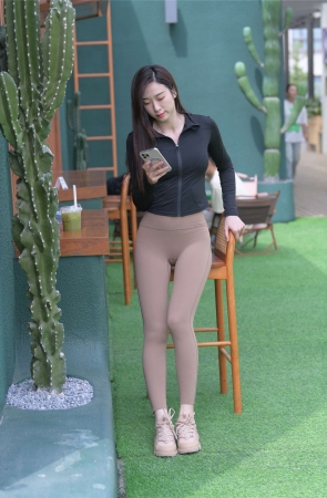 一始街拍作品 – 月与星的距离