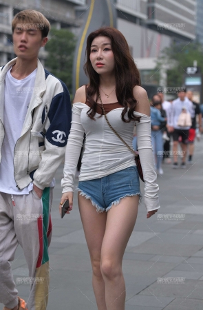 超短热裤，性感月牙de女友