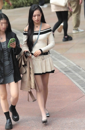 肉丝高跟街拍少妇-13P
