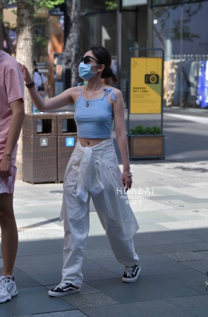 A20726-2+31/ 震惊，豪放的小姐姐 4P