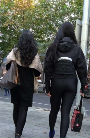 4k-黑色紧身弹力裤短靴街拍美女第二季 [942 MB]