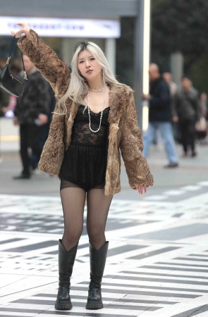 黑丝街拍少妇-20P