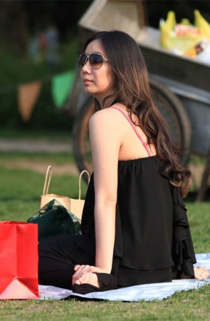 No138 草坪PARTY，美女扎堆，选个回头率最高的进行击破