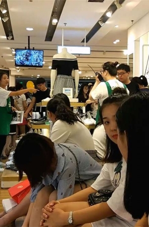 鞋店试鞋试出各种场景