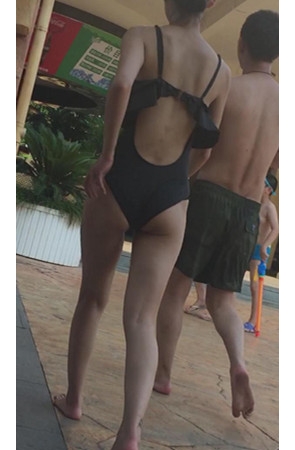 黑色比基尼妹子