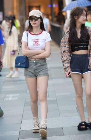 23729-13=74√素颜热裤女孩 14P