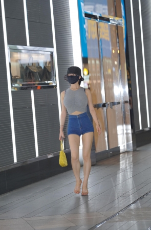 高腰牛仔热裤MM