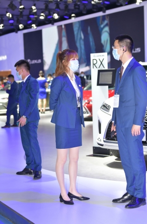 展会上的销售小姐姐