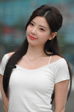 2591-20-188√大白腿美足春晓【套图➕4k视频】 13P