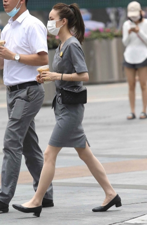 【珏一笑而过】诱惑肉丝街拍OL