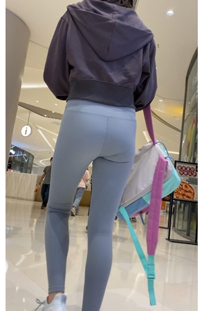 灰色瑜伽裤美女